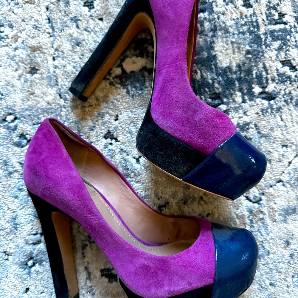 Vince Camuto color block pumps size 5, only worn once